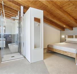 4 bedroom villa with pool, Castellammare del Golfo, sleeps 8-9